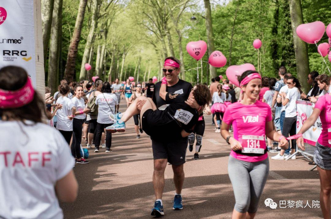 春日骚动，巴黎2019 Love Run！牵着手，跑出粉色小泡泡！