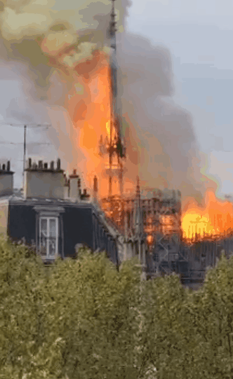 重大突发！巴黎圣母院发生严重火灾！大家注意安全！