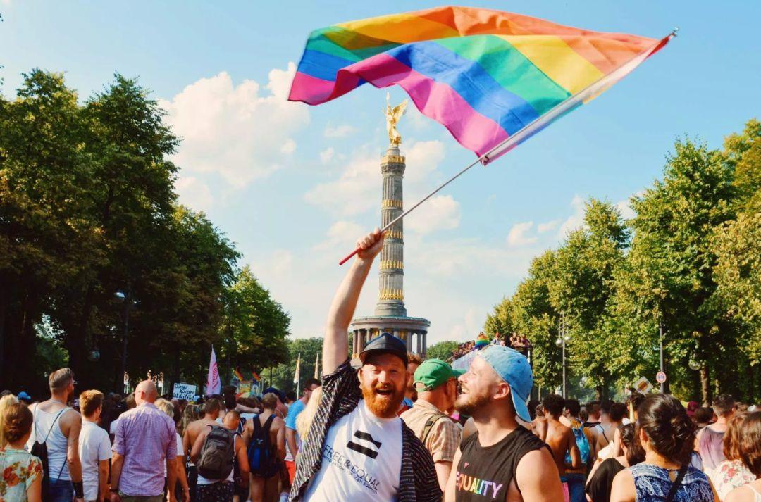 , Gay Pride Parade是同志夺权运动？！直男终于发起Straight Pride反击…, My Crazy Paris