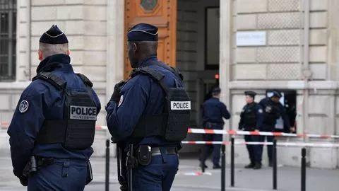 , 一周内巴黎六大警察局接到数个“恐怖主义威胁电话”！年底安全要注意！, My Crazy Paris