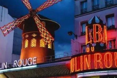 , 嘿嘿嘿！浪漫巴黎夏夜，来红磨坊看一场免费的露天小电影！, My Crazy Paris