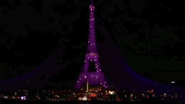 , 每年限定的粉色铁塔，12岁男孩游40km横穿海峡，其实都是为了它！, My Crazy Paris