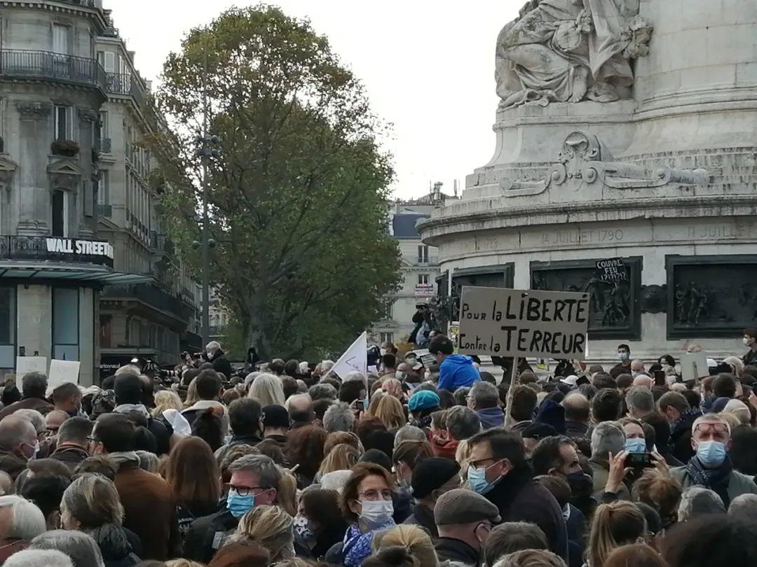 , “教师被斩首”成最后一根稻草：法国怒了！不顾疫情，成千上万人走上街头，捍卫自由！, My Crazy Paris