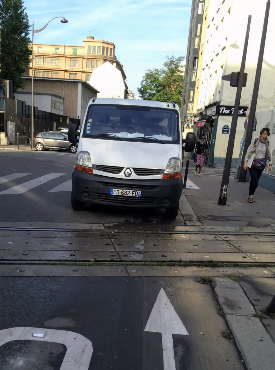 , 法国老司机花式停车：“怼进去”的车位，“撞出来”的地盘！, My Crazy Paris